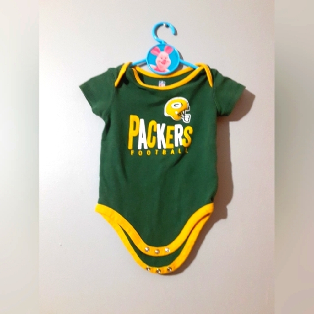 NFL Onesie Unusex Green Bay Packers Logo Suze 24Months Football Sports Outside